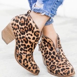 🔥 Leopard print booties 🔥